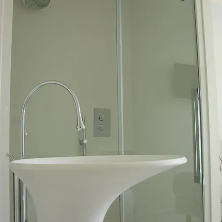 Otel Les Jardins D'alienor 4*
