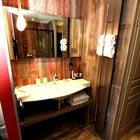 호텔 Les Jardins D'alienor 4*