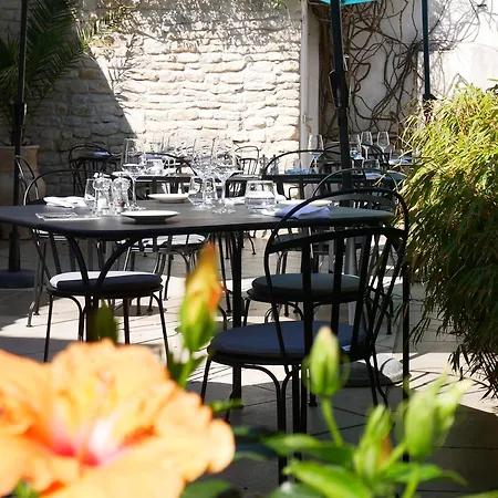 Les Jardins D'alienor 호텔