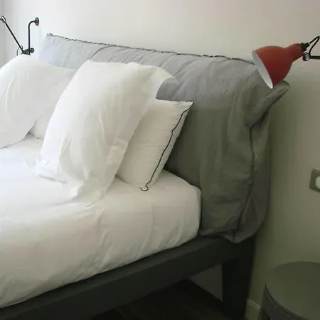 Les Jardins D'alienor 호텔 4*